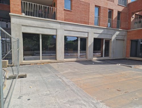                                         Handelsgelijkvloers te huur in Zonhoven, € 2.000
