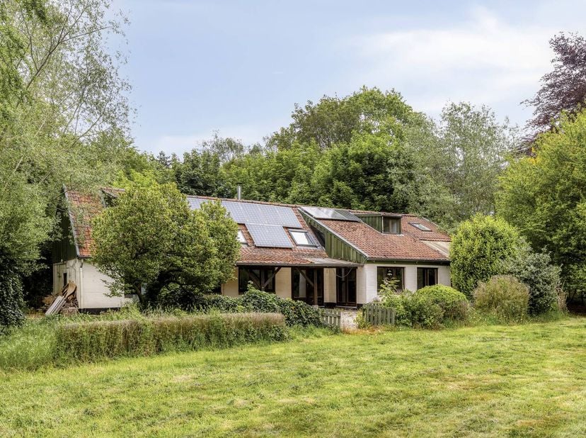 Cette maison individuelle à Maldegem est située dans la campagne à vendre, qui, en plus d'un terrain de 14 953 m², vous offre des vues rurales infinie