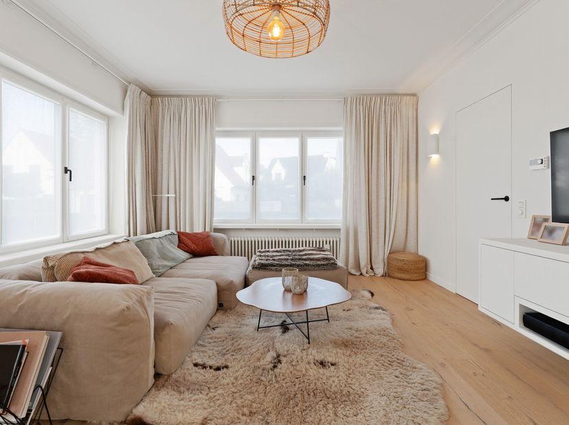 Dans cette prestigieuse et paisible avenue de Knokke, près du Zegemeer, nous vous présentons cette magnifique villa. Grâce à son emplacement de choix,