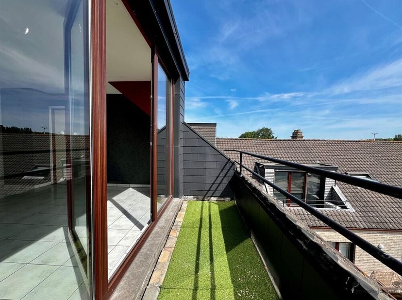 Dit 1 slaapkamer appartement van 56 m² in Dendermonde bevindt zich in een verzorgd woningcomplex op een boogscheut van de binnenstad.<br />
De open wo