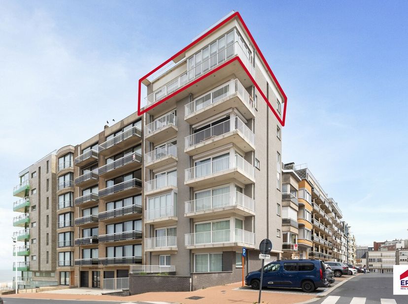 Te koop: luxueus appartement in Koksijde, gelegen in de Sint-Idesbaldusstraat, met prachtig zicht op zee alsook volledig zongericht! Dit stijlvolle ap