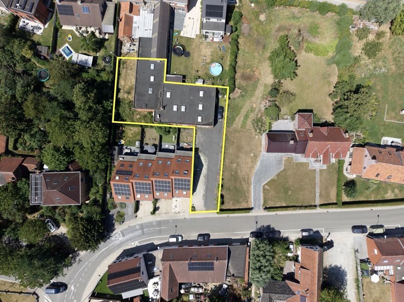 EMPLACEMENT<br />
Ce vaste terrain à bâtir est situé dans la charmante commune de Welden, à deux pas du centre historique d’Audenarde.<br />
Vous prof