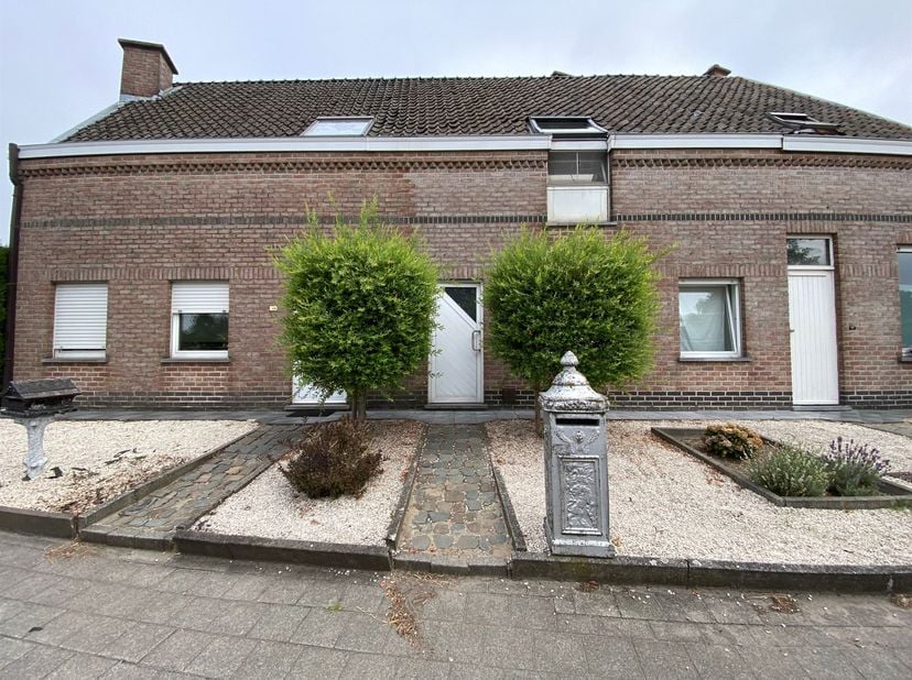 Voor meer informatie betreft de woning, gelieve te surfen naar: https://verdegemvastgoed.be/project/22229/vh_evergem_ralingen-42<br />
<br />
Indien