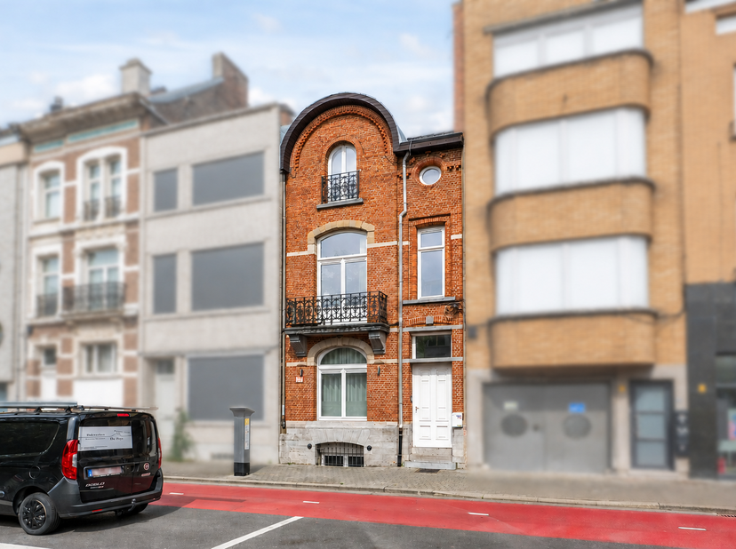 Ruime woning met 4 slpk. en prachtige stadstuin<br />
<br />
Wonen op een toplocatie in Mechelen met een uitzonderlijke stadstuin?<br />
<br />
Deze c