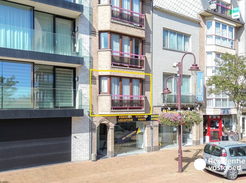 Ontdek dit aangename 2-slaapkamerappartement in het centrum van Wenduine, op wandelafstand van winkels, horeca, het strand en de zeedijk. Bij het binn