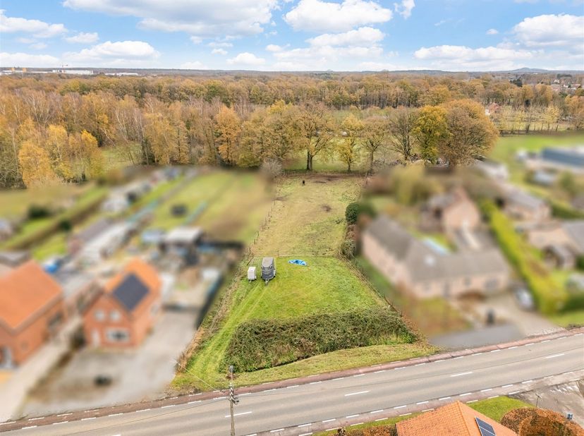 Bouwgrond voor open bebouwing van 2 151 m² te Zonhoven <br />
<br />
Ligging: Deze bouwgrond is ideaal gelegen in de Kriekelstraat in Zonhoven, een