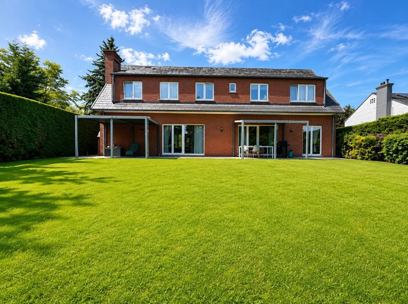 Victoire Junot biedt u deze prachtige villa met 4 gevels aan, helder en ruim, ideaal gelegen in de gewilde wijk van de Internationale School St. John'