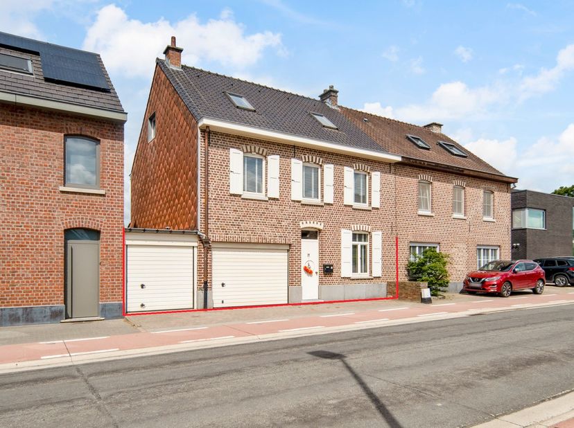 Deze goed gelegen woning biedt ruimte op een groene locatie nabij Heverleebos! Het dak werd reeds vervangen en voorzien van 12cm isolatie. Het EPC is