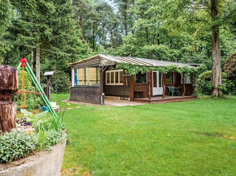 Charmant vakantieverblijf op bosperceel van 2.054 m² in Balen<br />
Locatie: <br />
Dit vakantieverblijf is rustig gelegen in een groene omgeving in B
