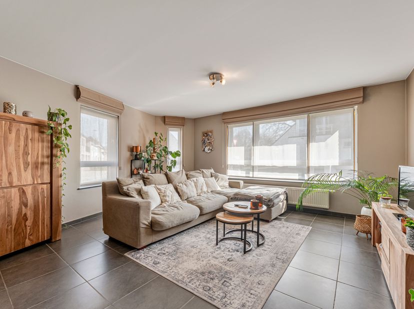Op zoek naar een instapklaar appartement met comfort en een praktische indeling? Dit recent gebouwde (2005) gelijkvloerse appartement combineert een c