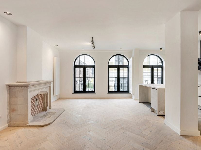 Prachtig gerenoveerd appartement (149 m²) met 2+ slaapkamers en zonnig terras nabij centrum Mechelen.<br />
BEKIJK ZEKER ONZE (VIRTUELE) GRONDPLANNEN