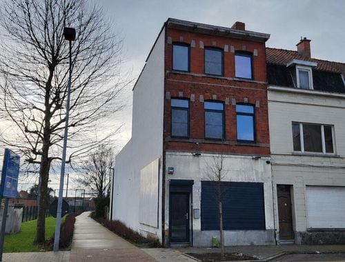                                         Bien commercial avec habitation à vendre à Menen, € 249.000
