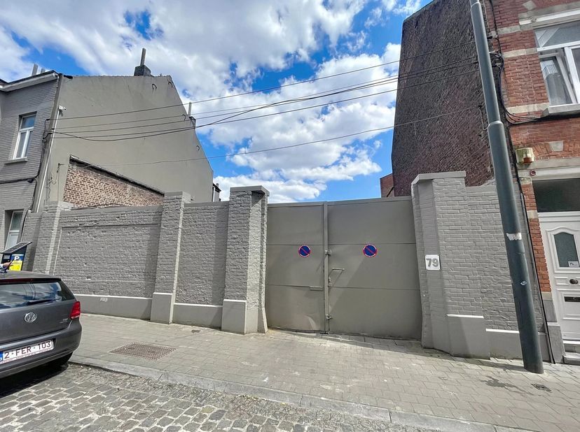 ANDERLECHT - REF: 7274106 - SCHITTEREND PERCEEL VAN 520M2 MET OPSLAGRUIMTE EN GARAGES!<br />
Wij bieden dit prachtige perceel te koop aan, bestaande u