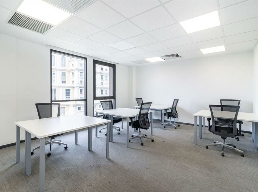 Boek een serviced office voor vier personen, dan regelen wij de rest.Ontdek een selectie verfijnde co-workingplekken en flexibele kantoren aan de rand