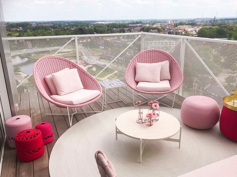 In Residentie "K-Tower", op een absolute topligging aan de Diksmuidekaai, bevindt zich dit uitzonderlijke appartement op een van de hoogste verdieping