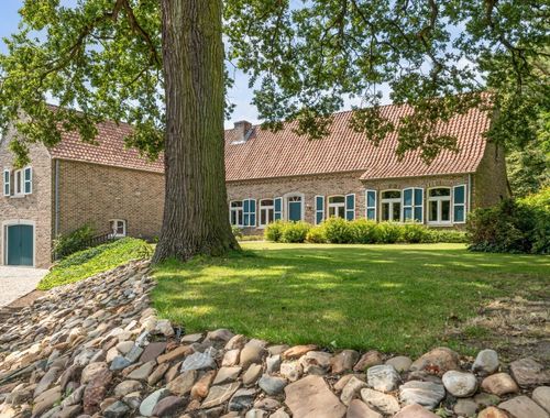                                         Villa-landhuis te koop in Neeroeteren, € 595.000
