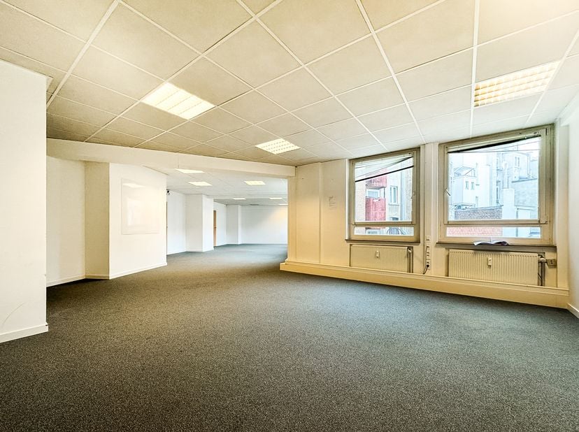 Bien professionnel à louer à ,
                    1050 Ixelles