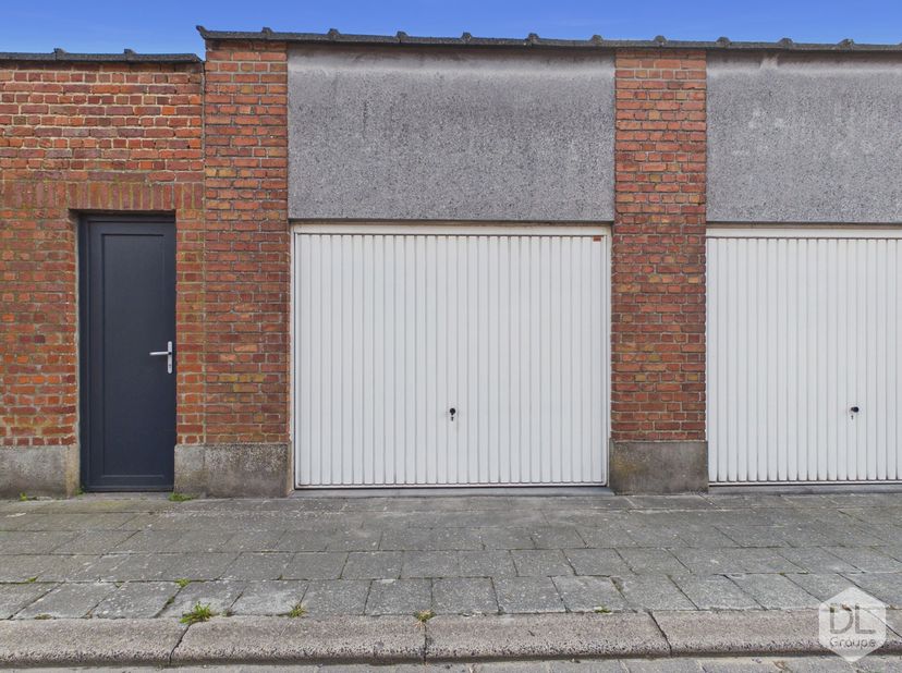 Garage à vendre à ,
                    7712 Herseaux