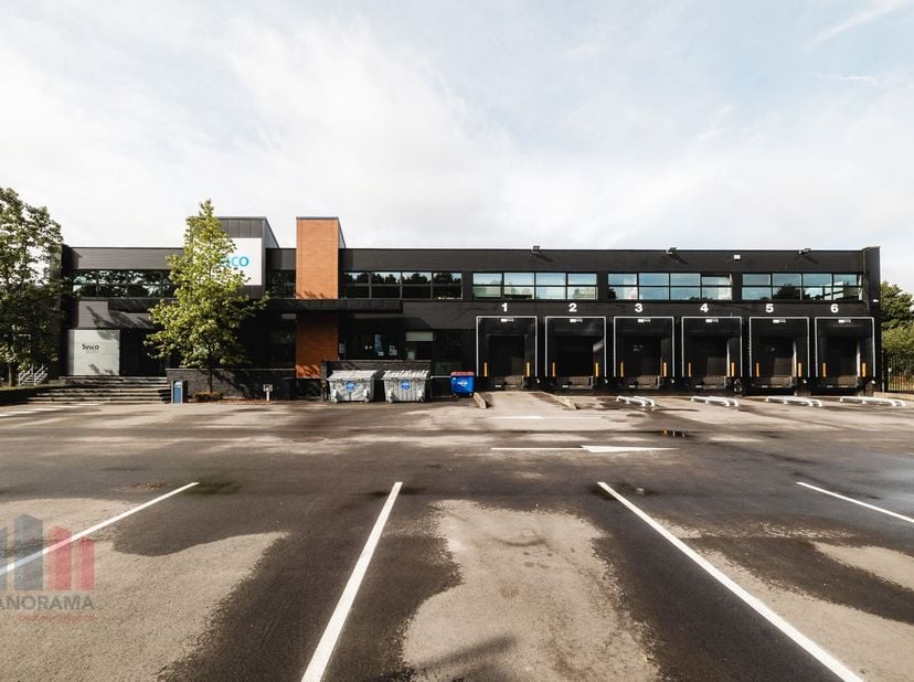 Logistiek magazijn met een oppervlakte van 5.540 m² (andere oppervlaktes mogelijk) te huur. Strategisch gelegen op een boogscheut van Antwerpen en Bru
