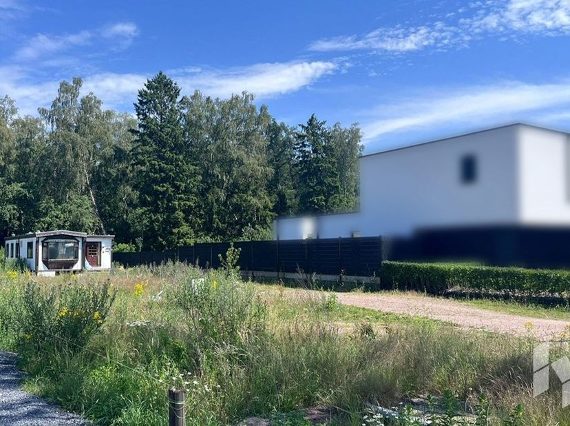 Bouwperceel ( 837m² ) voor open bebouwing met een straatbreedte van 16,74m.<br />
Dit perceel is gunstig gelegen naast een verbindingsweg.<br />
Op he