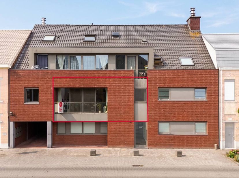 Gelegen op de eerste verdieping van residentie 'Felis' , vindt u dit aangenaam appartement voorzien van 1 slaapkamer en een ruim terras. Comfort staat
