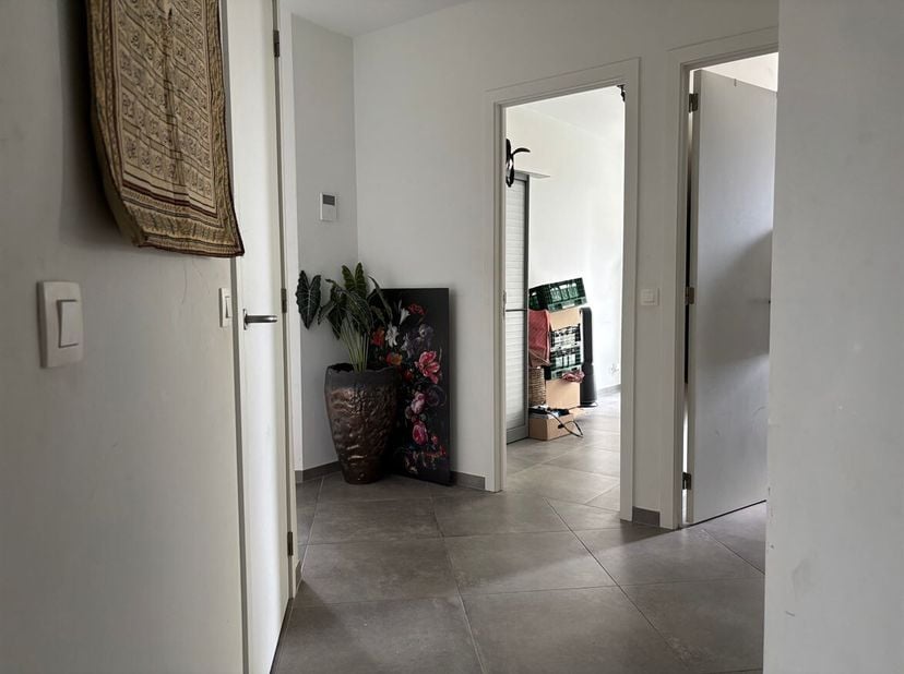 Prachtig nieuwbouwappartement met 2 slaapkamers en staanplaats<br />
Beschrijving<br />
Prachtig nieuwbouwappartement in residentie Brig te Boom, gele
