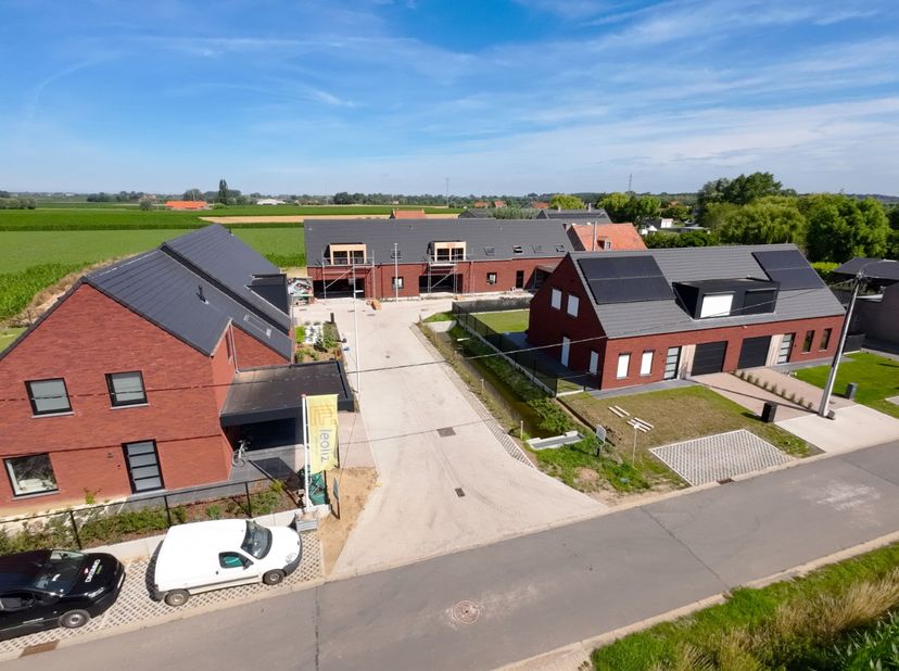 Prachtig wonen in alle rust en toch dicht bij het centrum van Langemark-Poelkapelle en vlotte verbinding naar steden als Diksmuide, Ieper en Poperinge