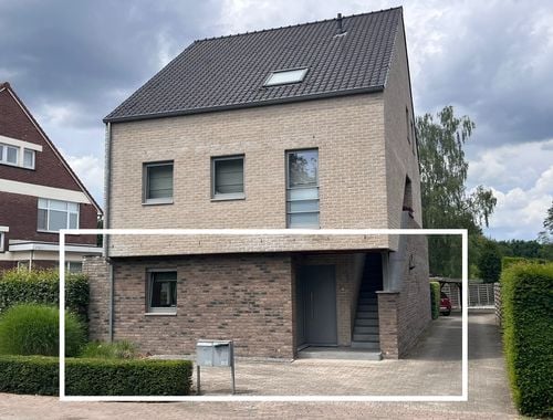                                         Appartement à louer à As, € 790
