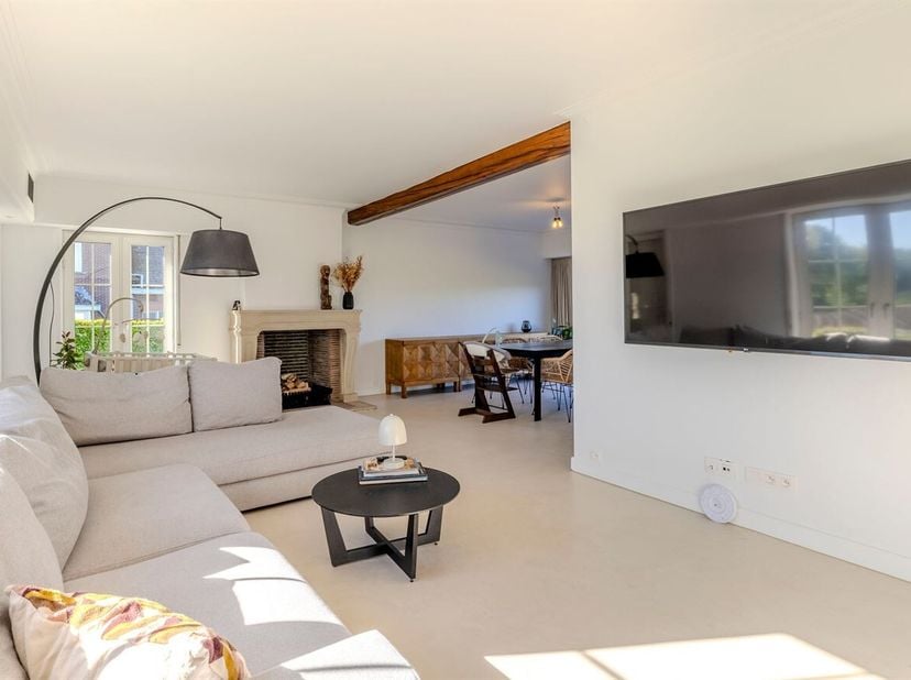 Op een uitstekende locatie te Putte (Peulis) bevindt zich deze woning met 2 slaapkamers en bureau en een mooi aangelegde tuin op een perceel van 1568