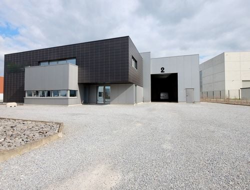                                         Magazijn met bureel te huur in Sint-Truiden, € 5.600
