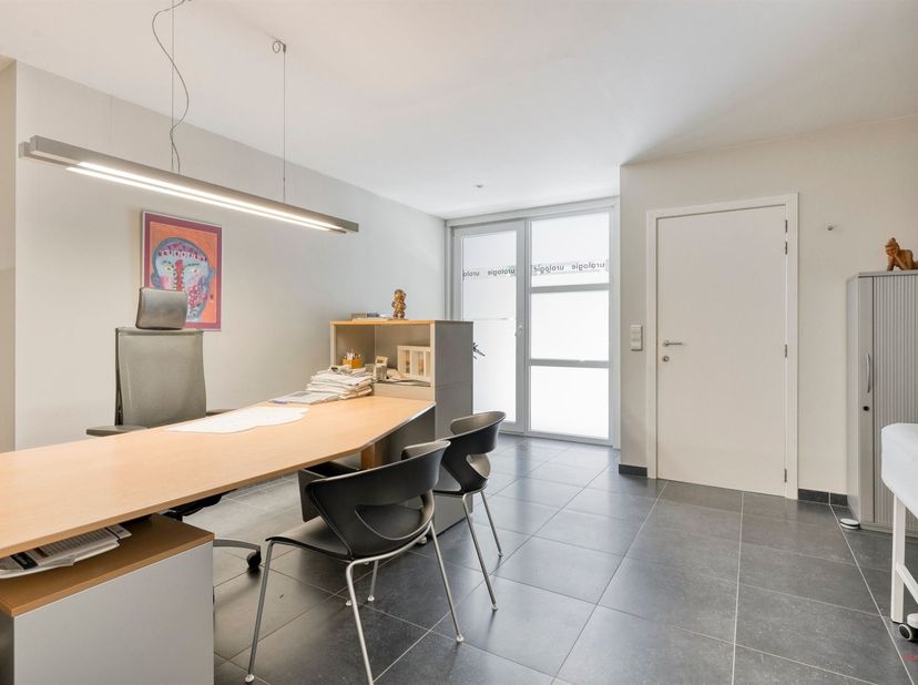 Bien professionnel à vendre à Rogierlaan 16,
                    8400 Oostende