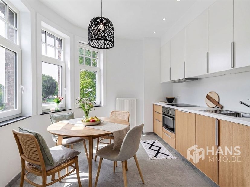Instapklaar appartement (73 m²) met 1 slaapkamer en tuin (17 m²) in Mortsel.<br />
In een rustige eenrichtingsstraat in het centrum van Mortsel bevin