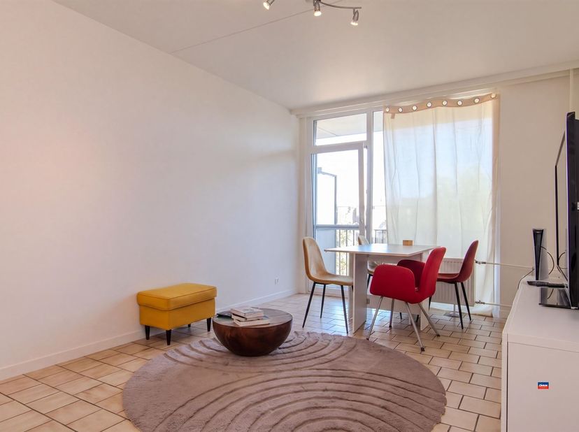OBOKEN | HOF TER HEIDE | APPARTEMENT D'UNE CHAMBRE À COUCHER BIEN SITUÉ AVEC TERRASSE | EPC B |<br />
Aménagement comme suit : hall d'entrée - espace