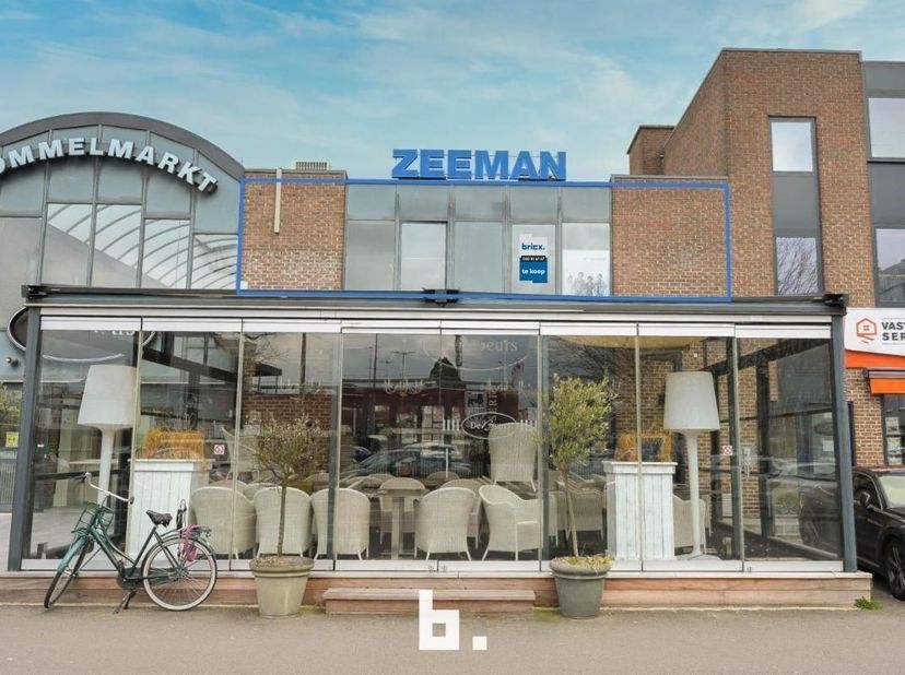Handelspand met mooi rendement op zeer commerciële ligging te Pelt (Neerpelt), reeds verhuurd sinds 2014 aan Randstad met een huuropbrengst van 11.939