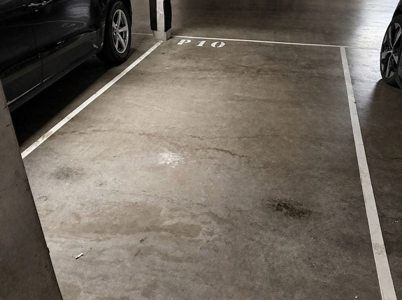 Ruime ondergrondse staanplaatsen te koop in de Zandstraat op de hoek met de Molenvest te Herentals. Gelegen op wandelafstand van het centrum &amp;amp; het