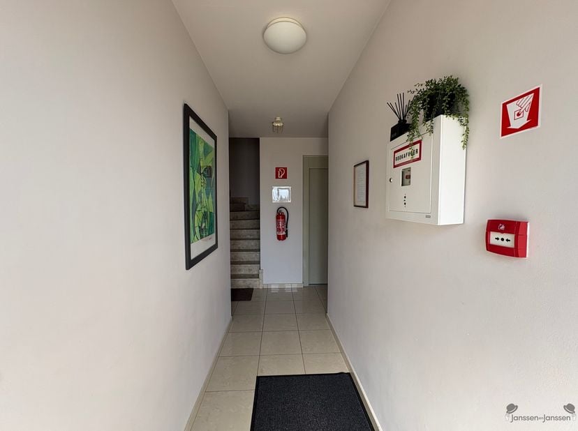 Spacieux appartement en duplex avec terrasse et place de parking souterraine à louer à Leopoldsburg <br />
Vous recherchez un appartement spacieux et