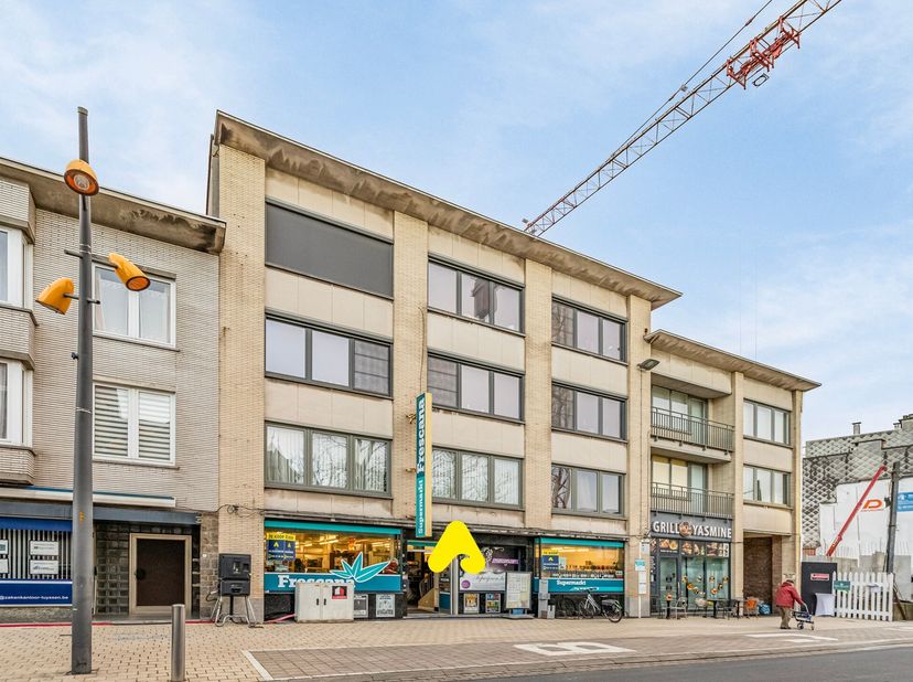 Handelsgelijkvloers gelegen in de Zeelaan van De Panne met een commerciële oppervlakte van 430m².<br />
Voormalige supermarkt, ideaal gelegen en gesch