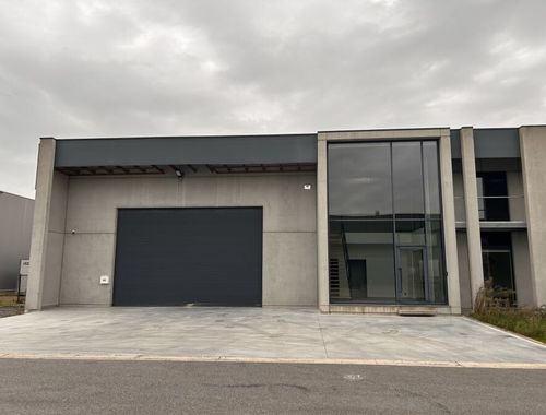                             Bedrijfsgebouw te huur in Sint-Truiden
