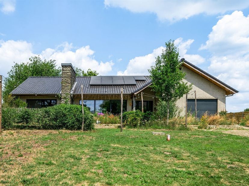 Maison individuelle économe en énergie comprenant 3 chambres.<br />
Située dans un quartier très calme, cette maison a fait l'objet d'une rénovation c