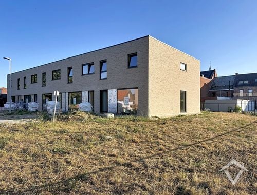                                         Maison à louer à Proven, € 950
