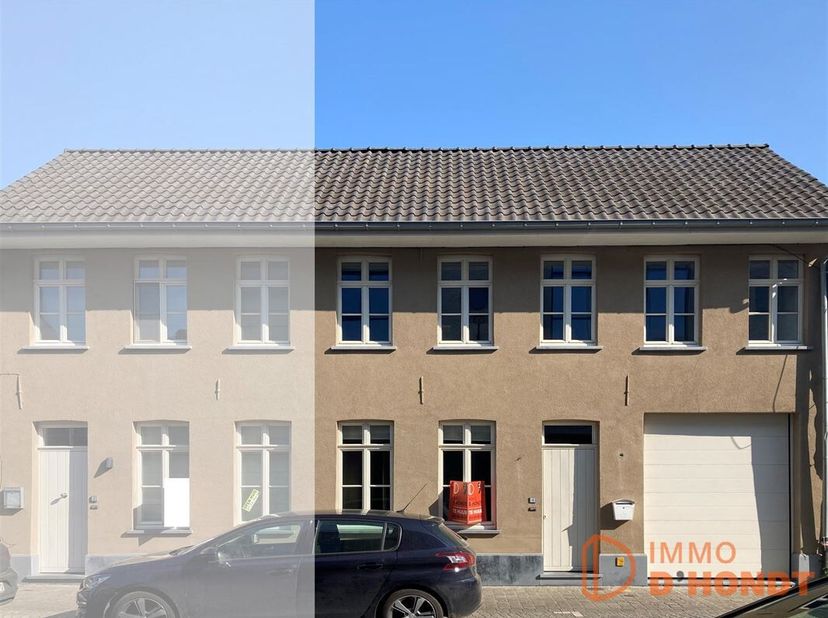 On entre dans la maison par le salon.<br />
Avec ses poutres apparentes, la maison dégage beaucoup d'authenticité et de chaleur.<br />
Vous disposez é