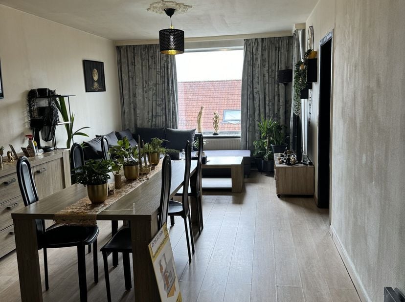 A vendre appartement au troisième étage (ascenseur) à Courtrai, situé à 200m de la gare, idéal pour investissement car le locataire souhaite continuer