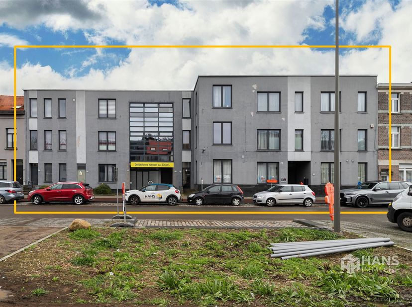Ben je op zoek naar een veelzijdig investeringspand met volume, uitstraling én rendement? Dan is dit indrukwekkende gebouw op de Lakborslei absoluut e
