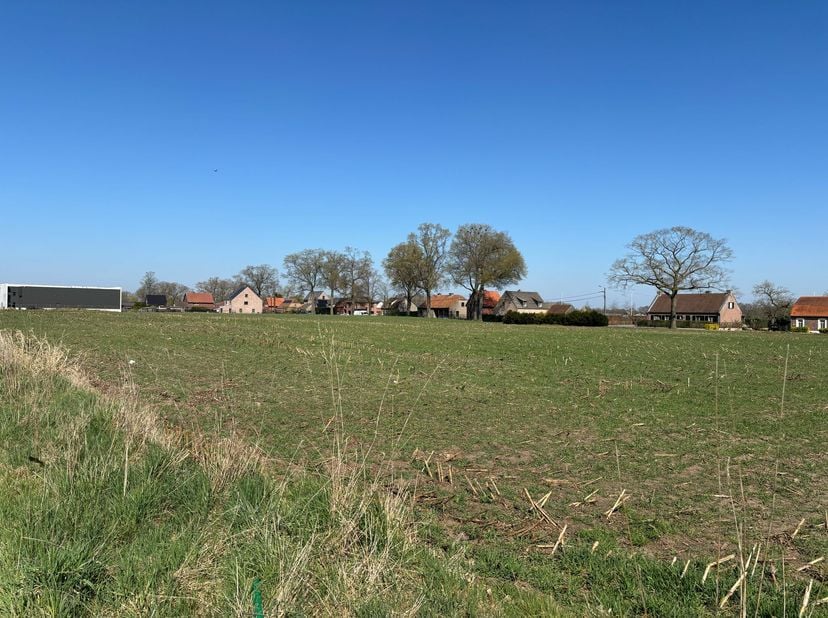 GROND BOCHOLT IN KMO-ZONE (LOT A) - <br />
<br />
Perceel grond in KMO-zone, “KAVEL A”, ter plaatse genaamd “Veldhoven het Gehucht”. Gereserveerde per