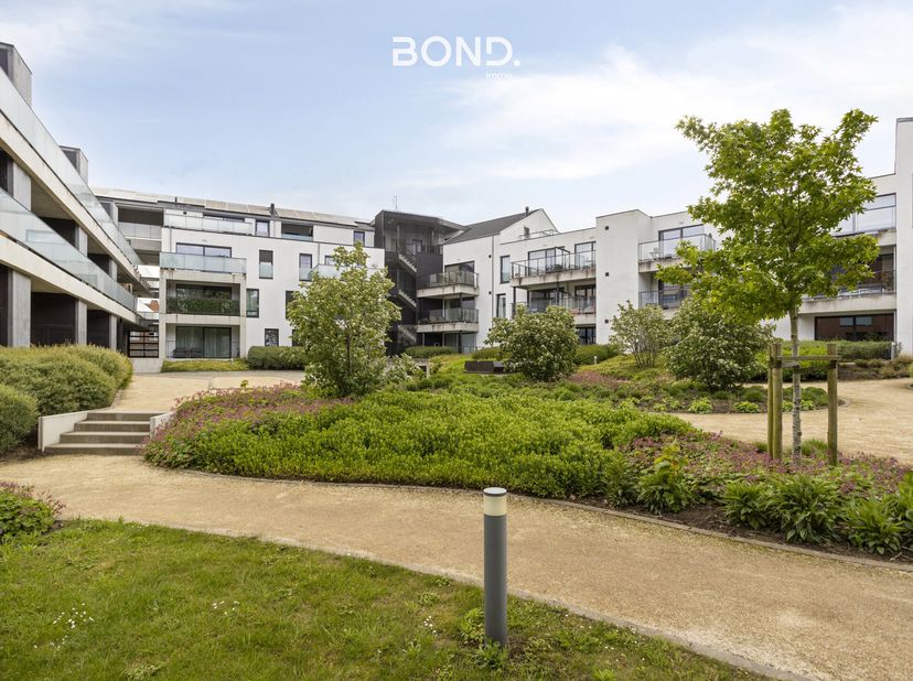 In het hart van Rotselaar, in een recente en verzorgde residentie, bevindt zich dit energiezuinige en instapklare appartement met 2 slaapkamers, geleg