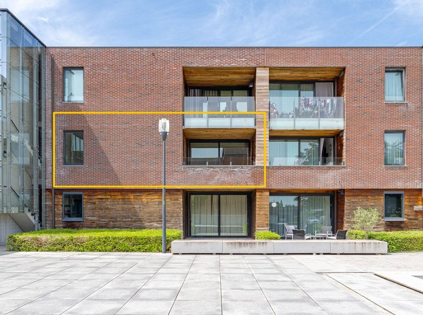 - Rustige ligging in Dadizele-centrum: Ter Klippe 29<br />
- Instapklaar appartement op de eerste verdieping (lift aanwezig)<br />
- Lichtrijke leefru