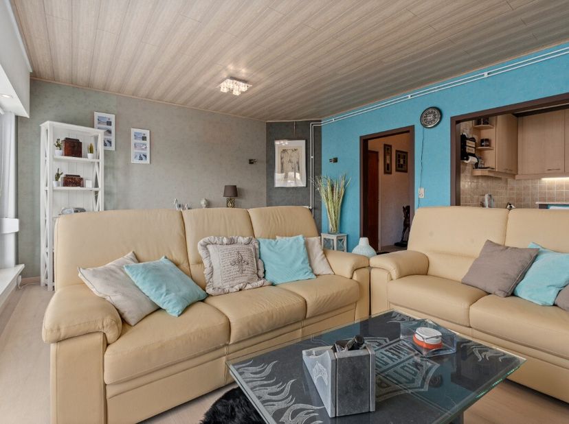 Te koop: instapklaar appartement in Koksijde, gelegen in de Duinbergenstraat op korte wandelafstand van zee, duinen en openbaar vervoer. Dit verzorgd