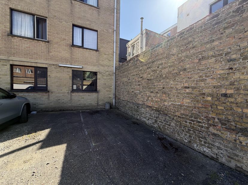 Garage à vendre à Thomas Van Loostraat 8,
                    8400 Oostende