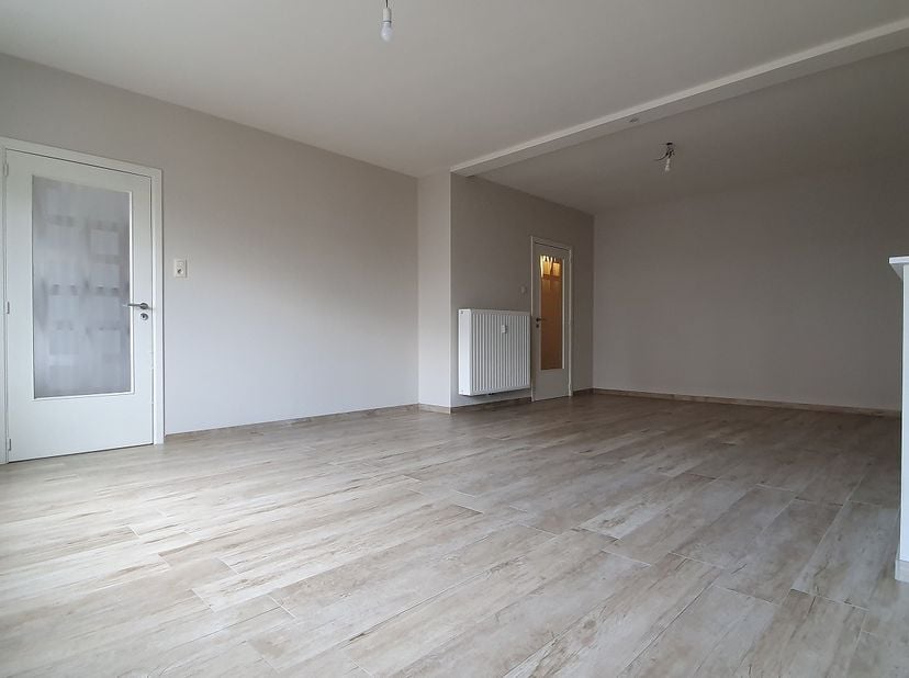 Voor een afspraak bel Kim 0473 72 33 62.<br />
<br />
Energiezuinig en zeer goed onderhouden appartement met 2 slaapkamers gelegen op de tweede verdie