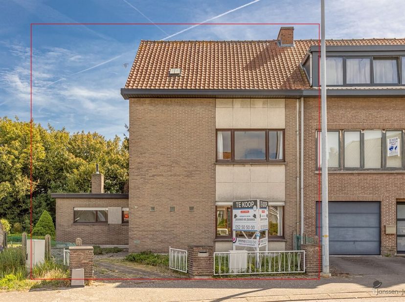 Bienvenue dans cette spacieuse et lumineuse maison familiale jumelée située à Hamme.<br />
La propriété a été soigneusement conçue pour maximiser les